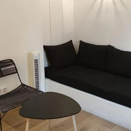 Апартаменты Charmant T2 Quartier Montmartre Metro Abbesses *