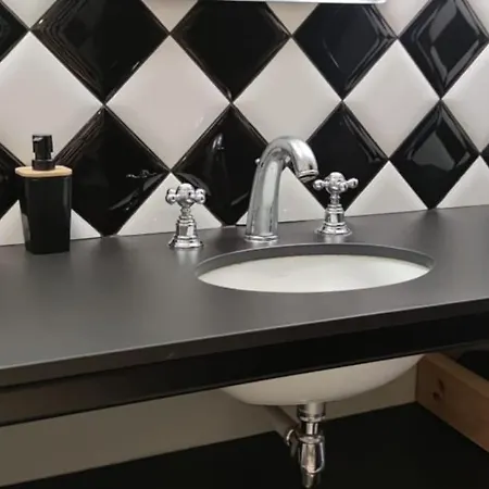 Апартаменты Charmant T2 Quartier Montmartre Metro Abbesses